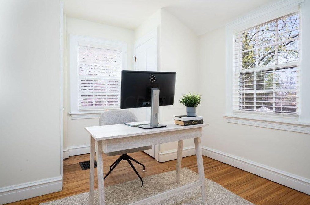 170 Jeffrey Pl, Columbus OH  43214-1704 exterior