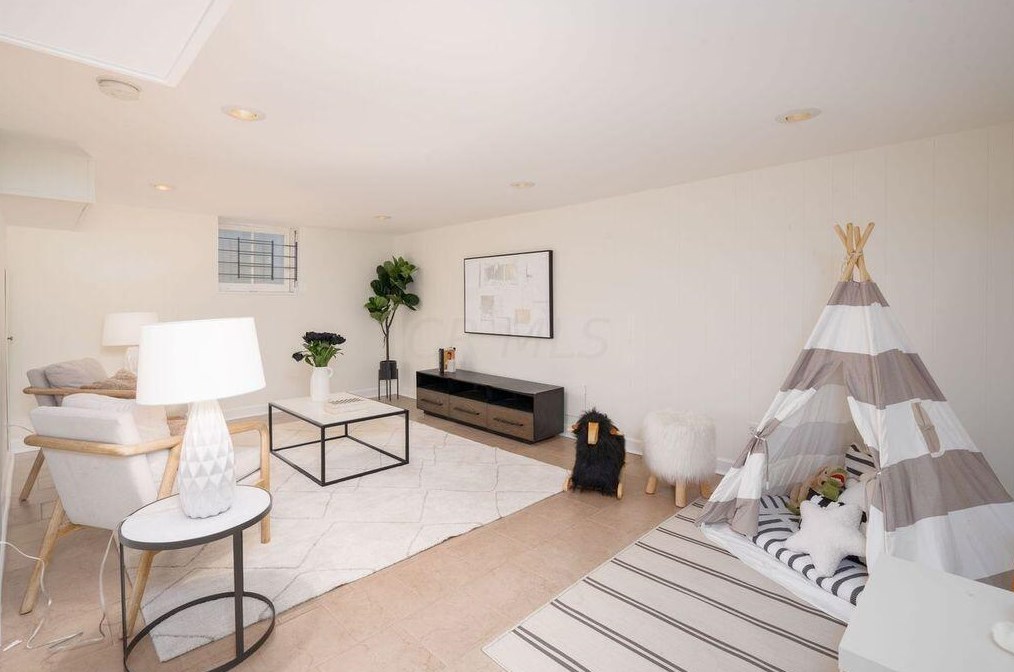 170 Jeffrey Pl, Columbus OH  43214-1704 exterior