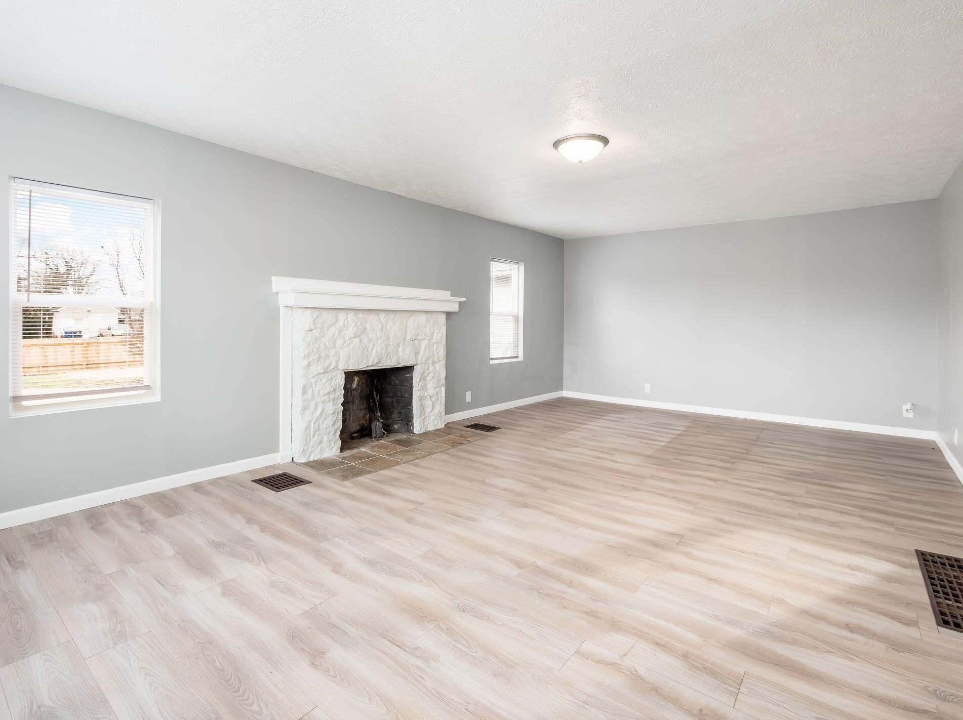 886 Pierce Ave, Columbus OH 43213-3043 exterior