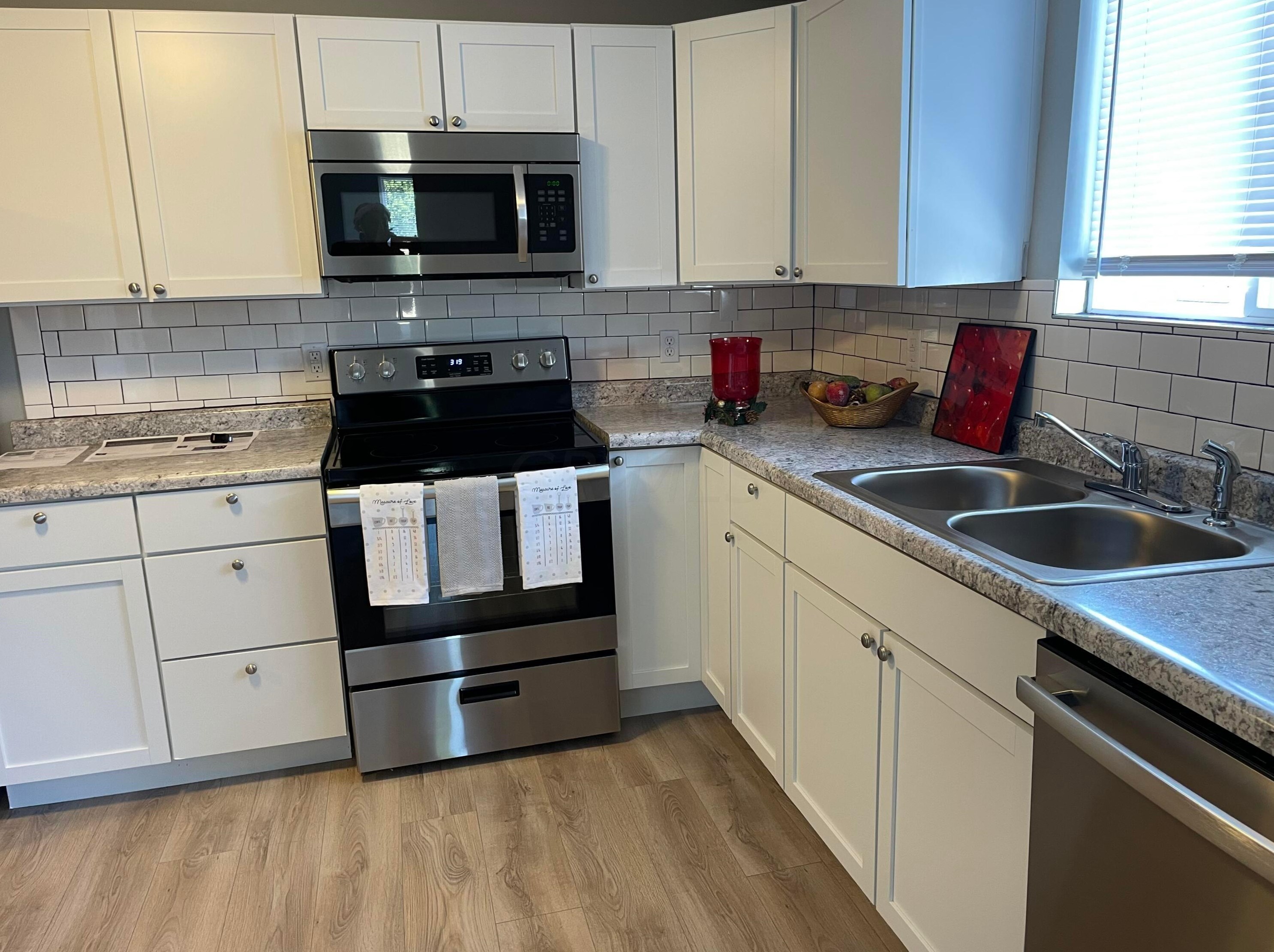 886 Pierce Ave, Columbus OH 43213-3043 exterior