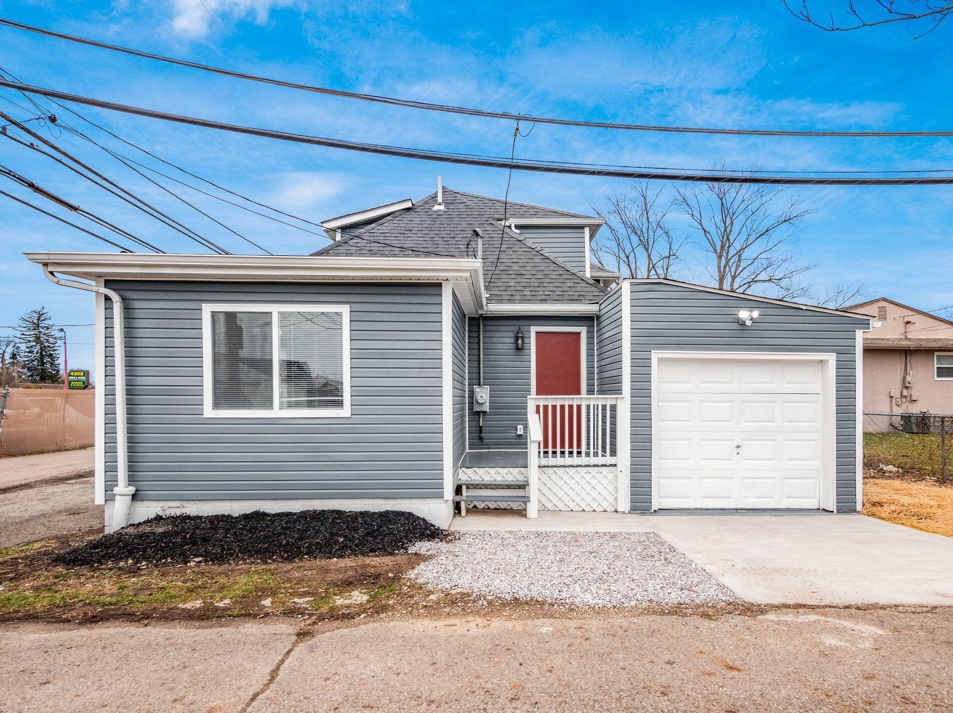 886 Pierce Ave, Columbus OH 43213-3043 exterior