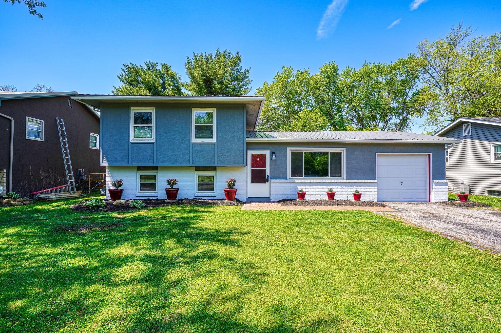 437 Stygler Rd, Columbus OH  43230-2027 exterior