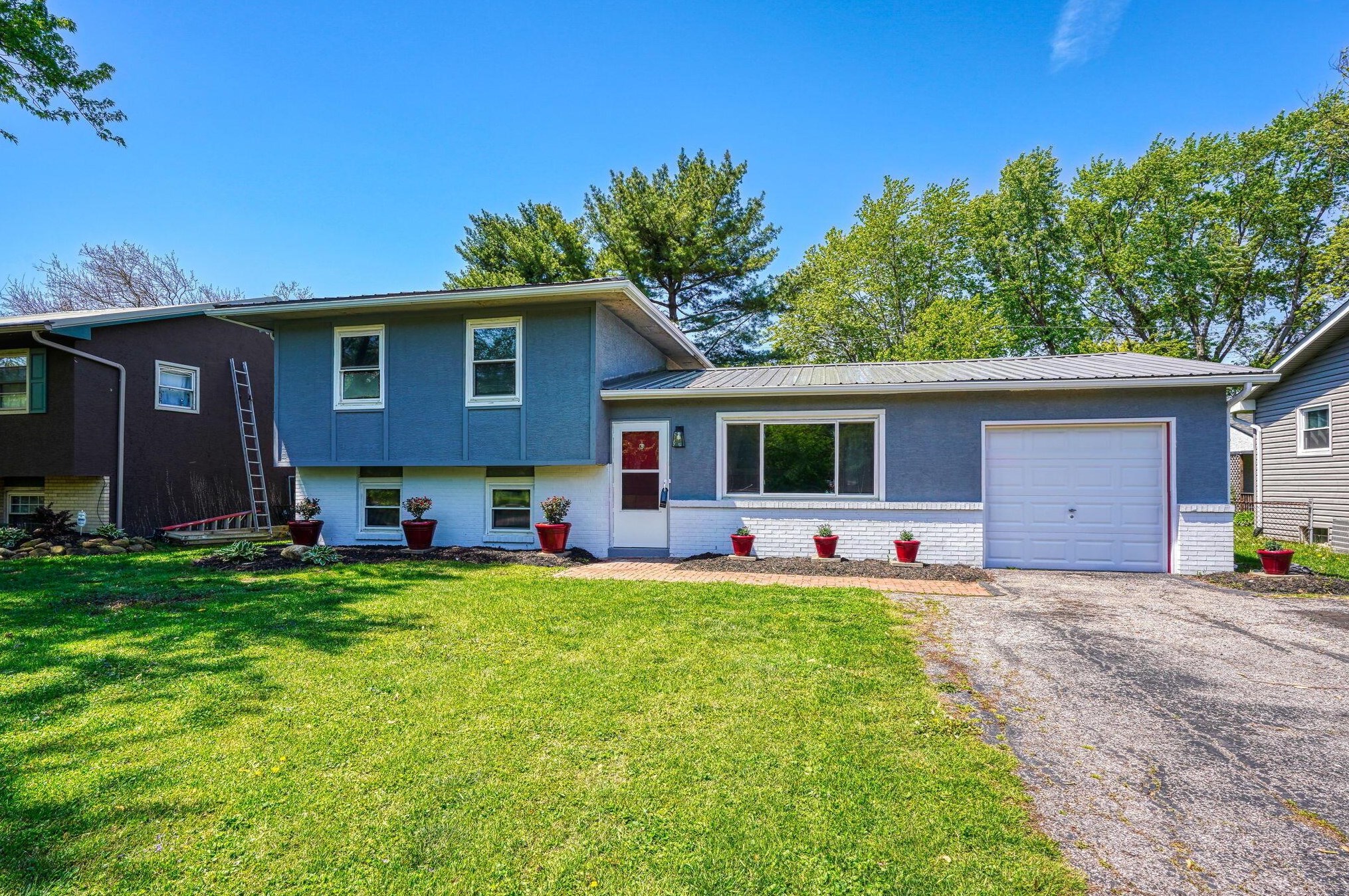 437 Stygler Rd, Columbus OH  43230-2027 exterior