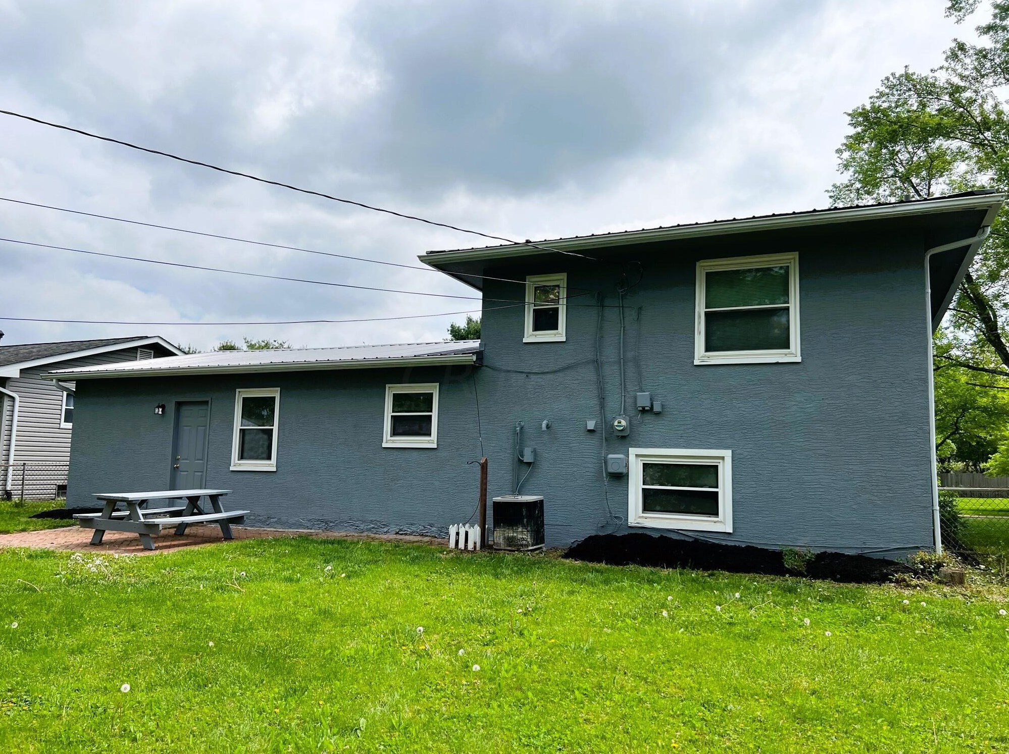 437 Stygler Rd, Columbus OH  43230-2027 exterior