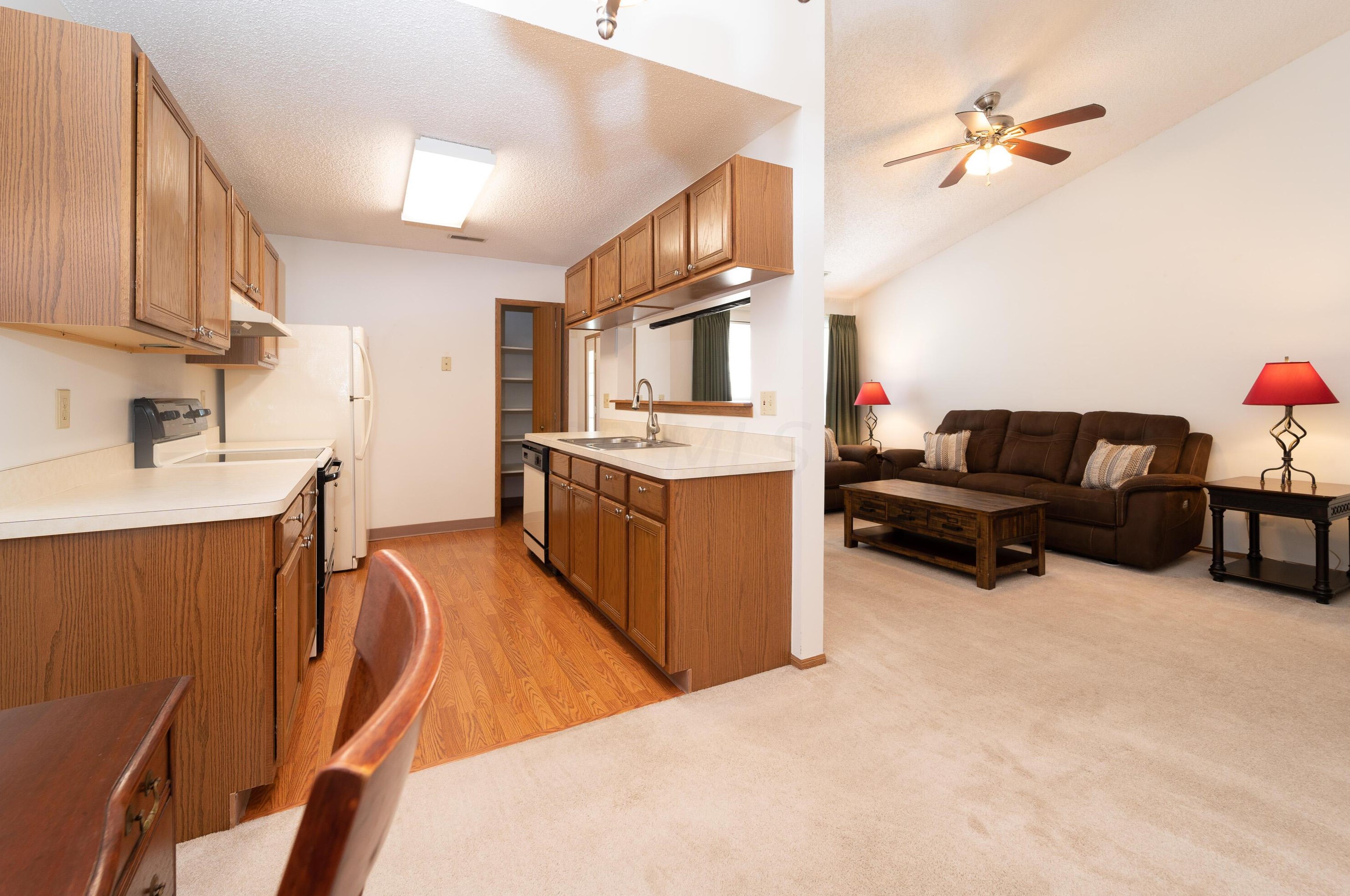 148 Oak Crk Pl, Columbus OH 43230-8102 exterior