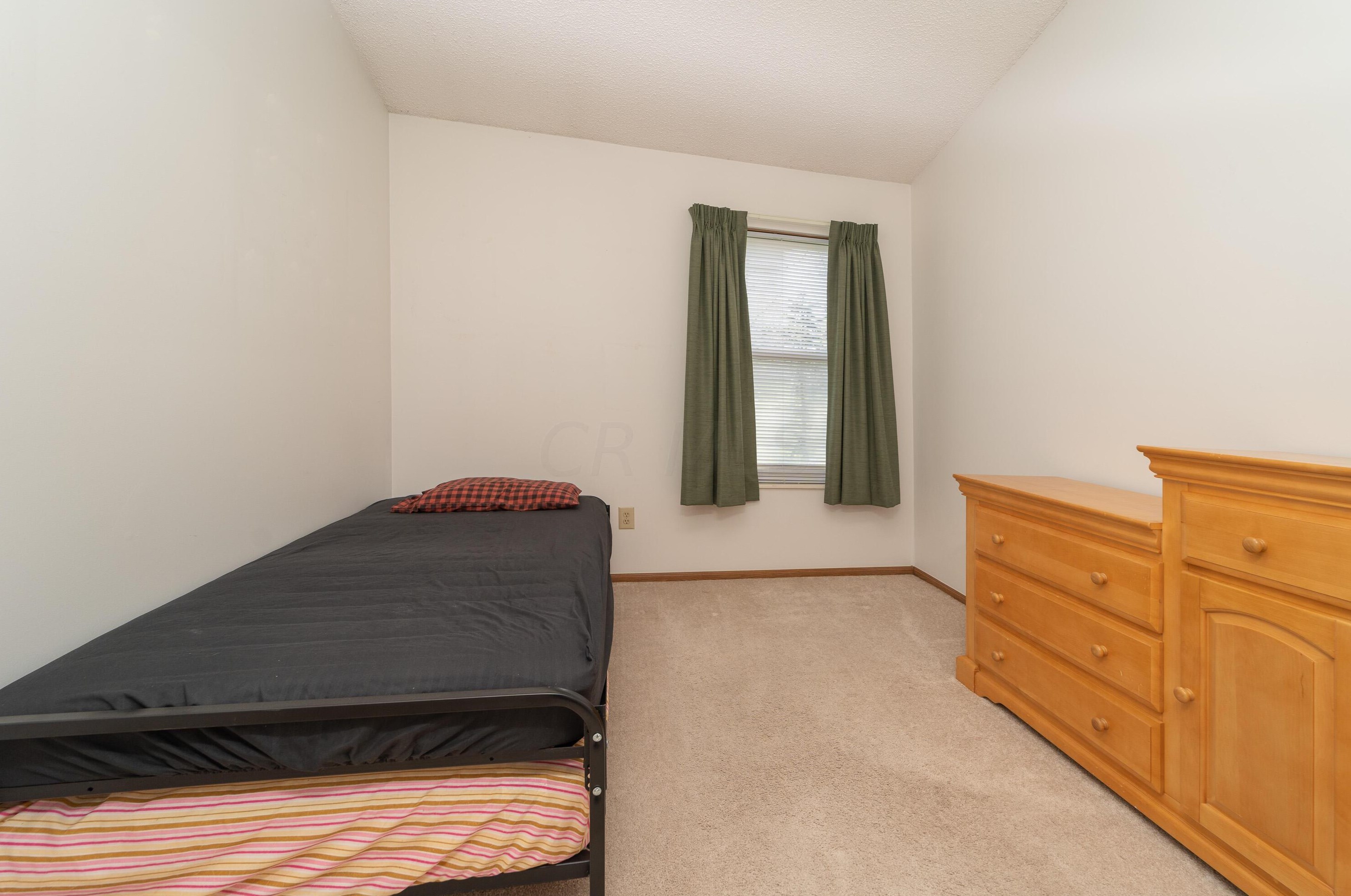 148 Oak Crk Pl, Columbus OH 43230-8102 exterior