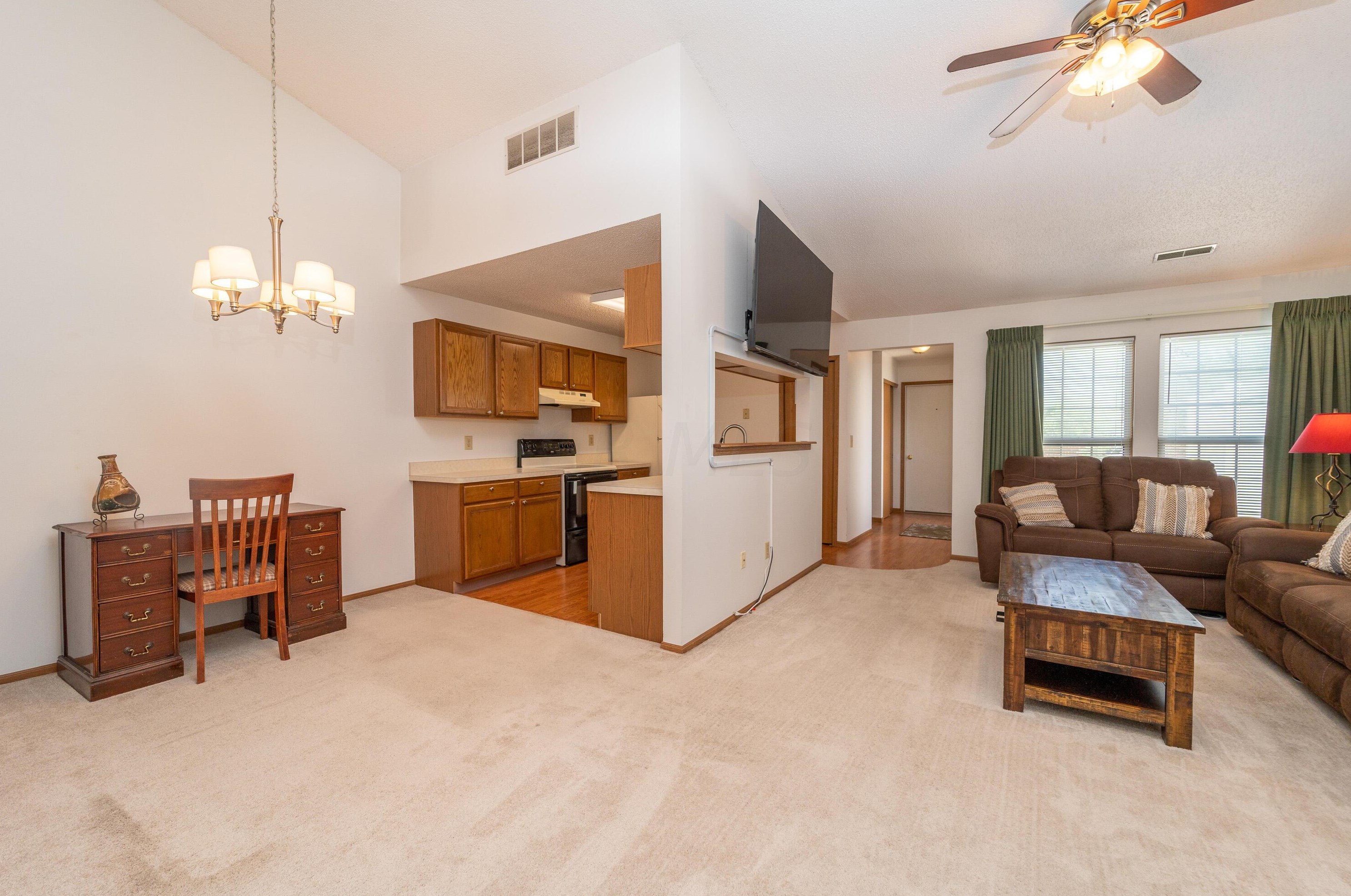 148 Oak Crk Pl, Columbus OH 43230-8102 exterior