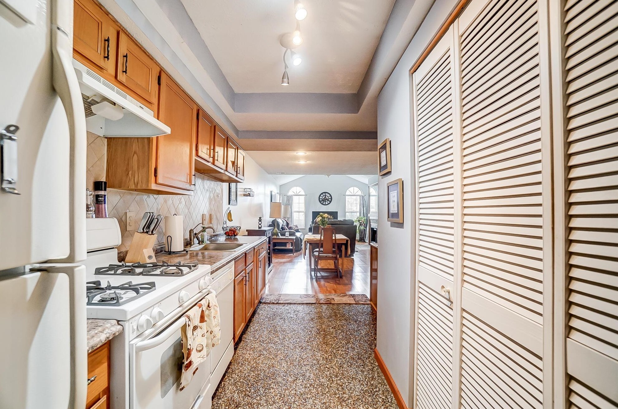 2466 Hooverside Ln, Darbydale OH  43123-3934 exterior