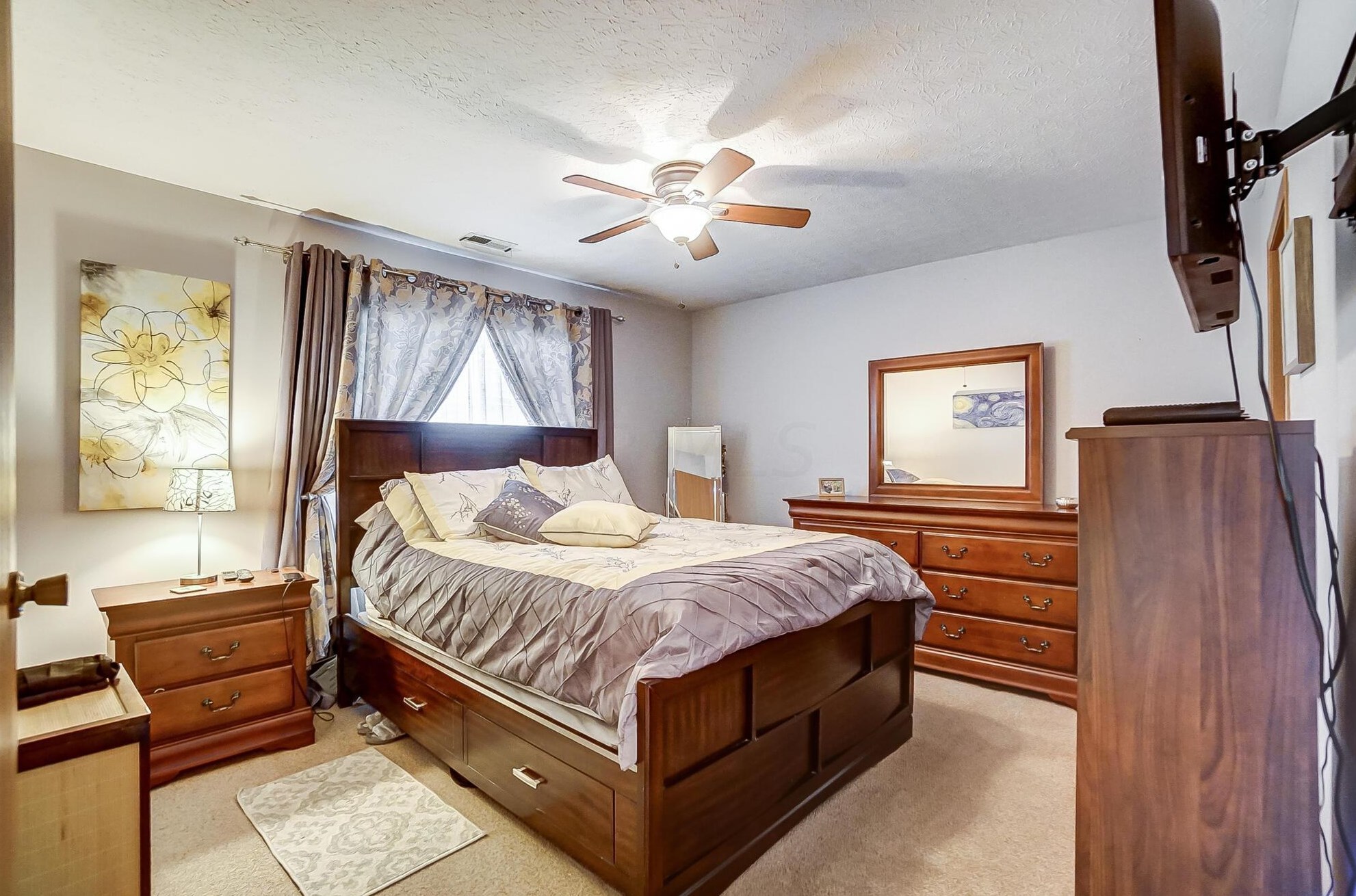 2466 Hooverside Ln, Darbydale OH  43123-3934 exterior