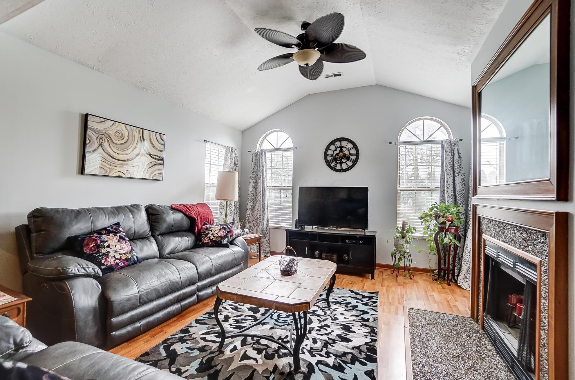 2466 Hooverside Ln, Darbydale OH  43123-3934 exterior