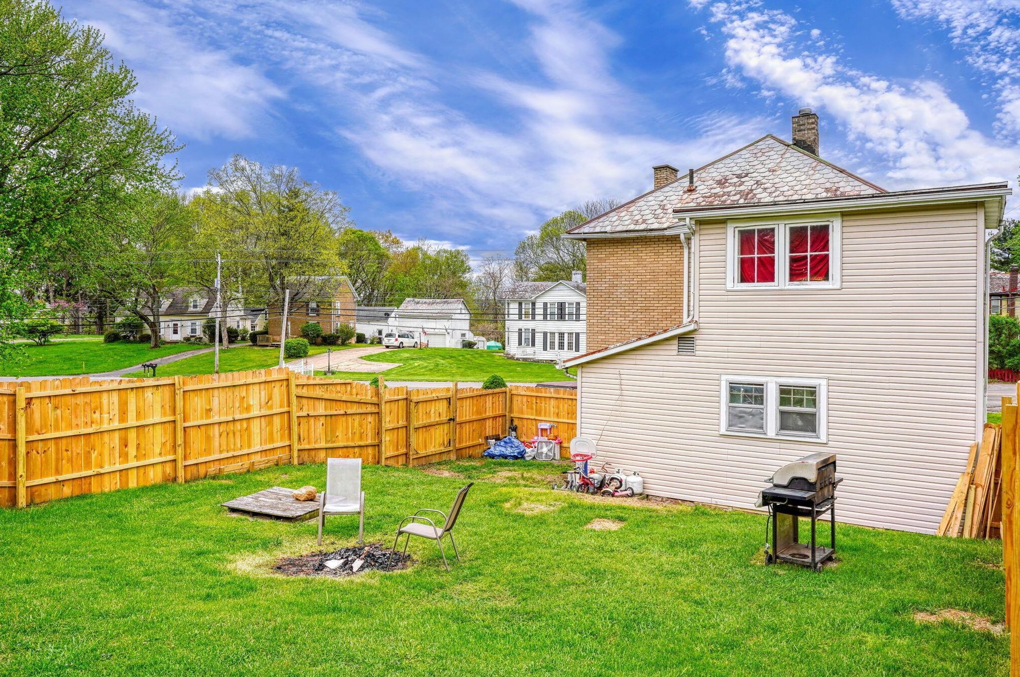 1714 Baltimore Rd, Lancaster OH 43130-8813 exterior