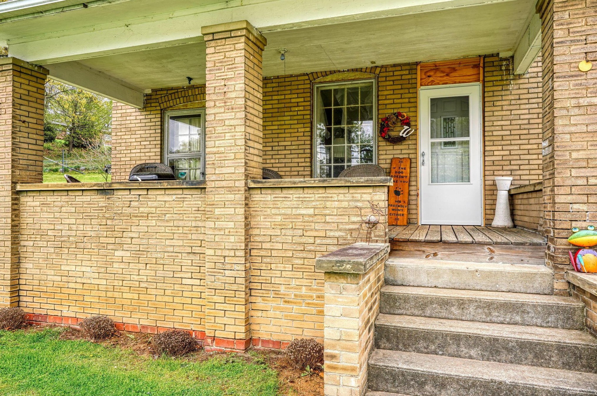 1714 Baltimore Rd, Lancaster OH 43130-8813 exterior