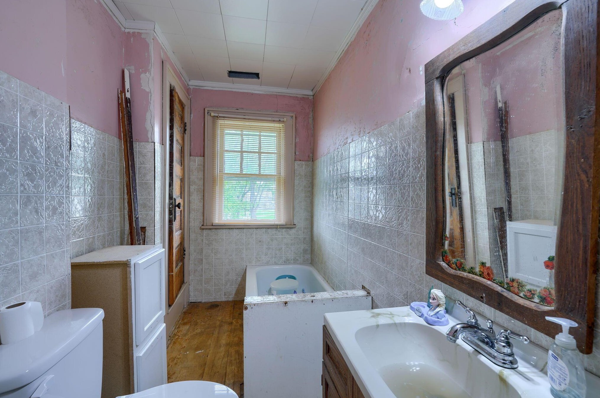 1714 Baltimore Rd, Lancaster OH 43130-8813 exterior