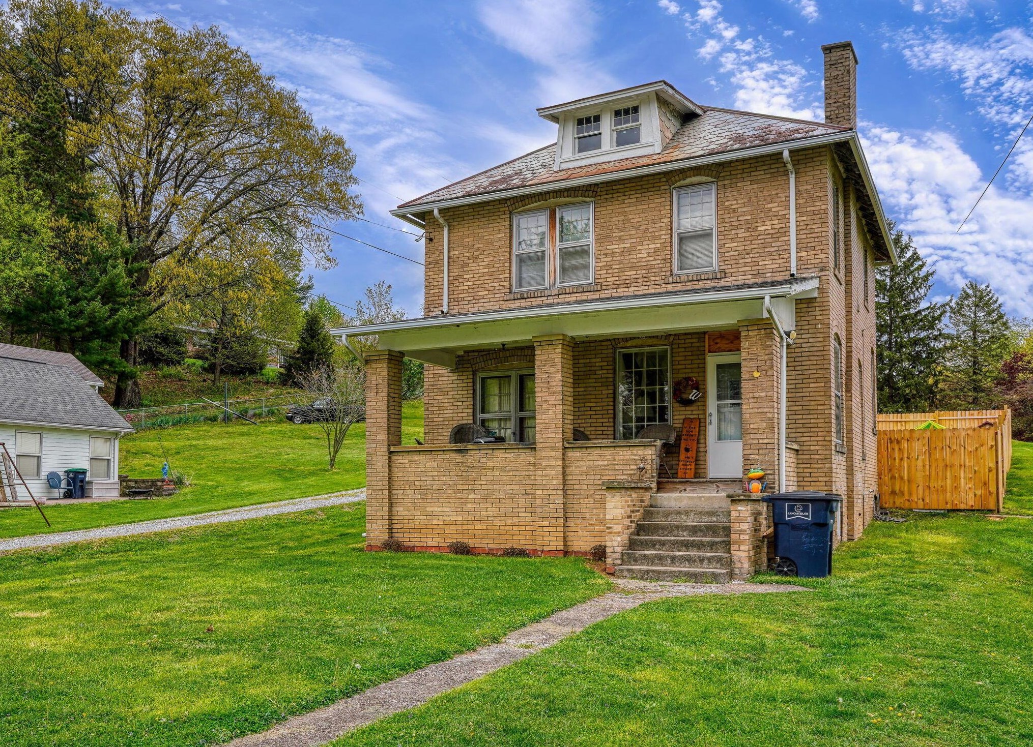 1714 Baltimore Rd, Lancaster OH 43130-8813 exterior