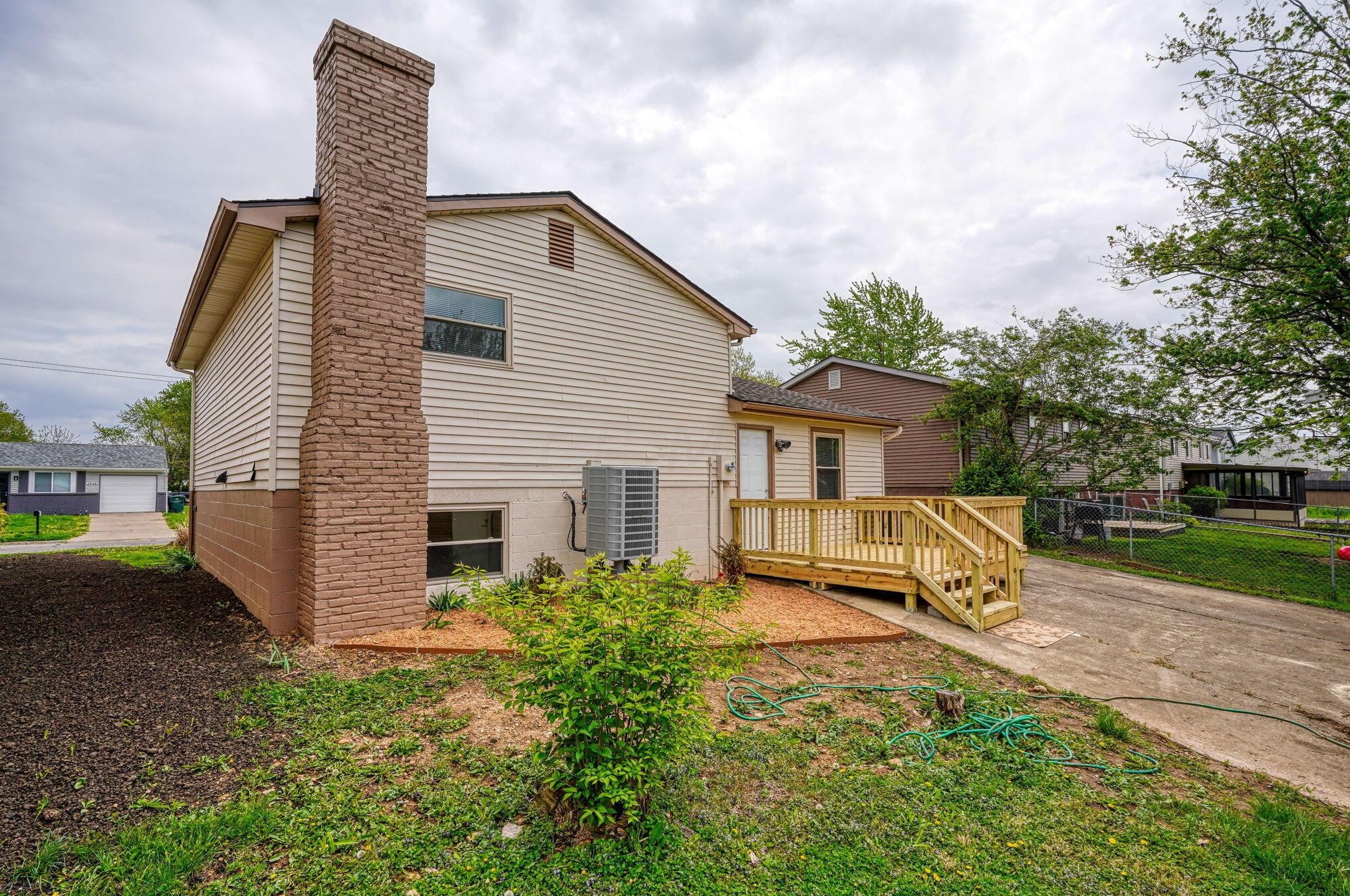 3555 Chantilly St, Columbus OH  43207-3532 exterior