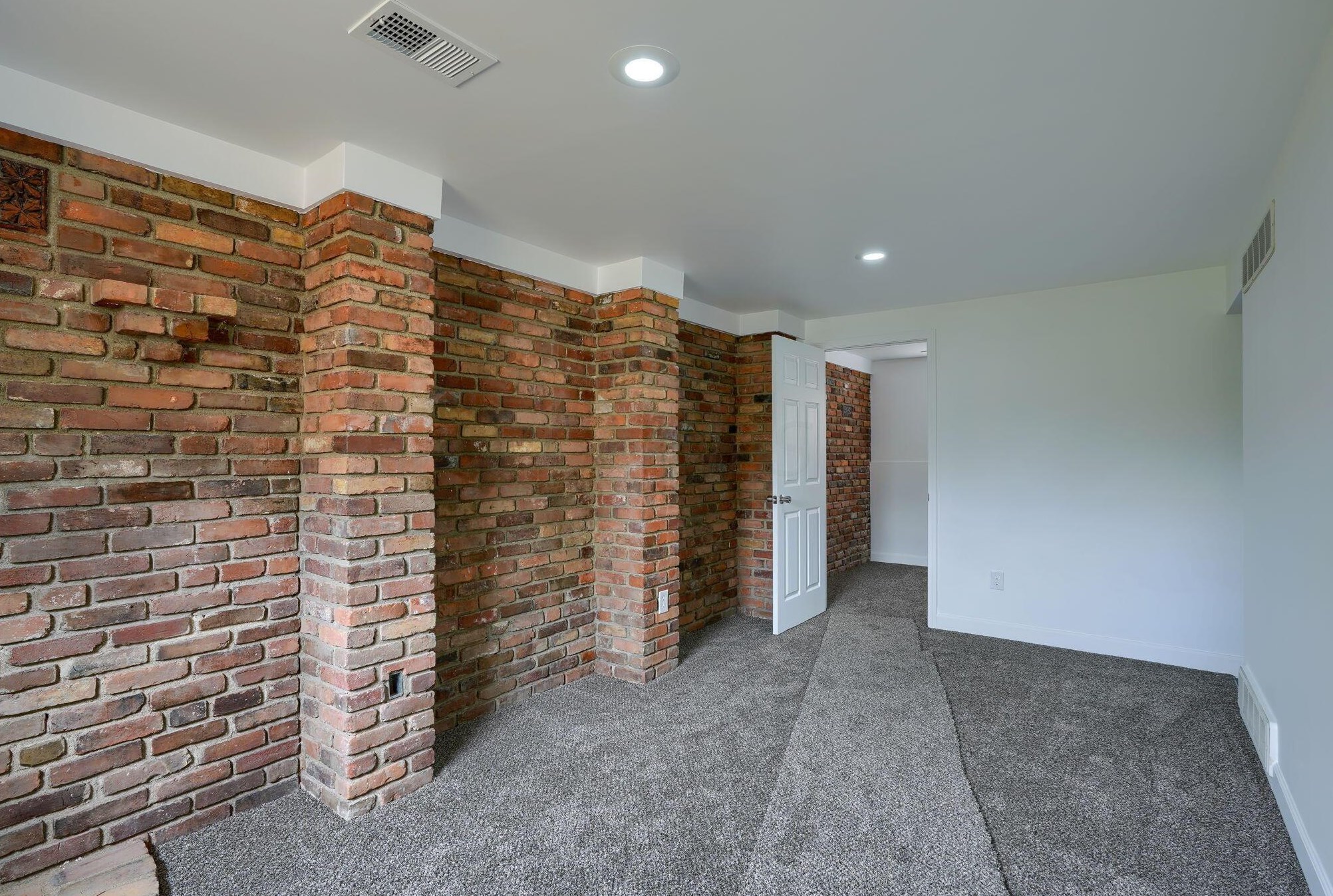 3555 Chantilly St, Columbus OH  43207-3532 exterior