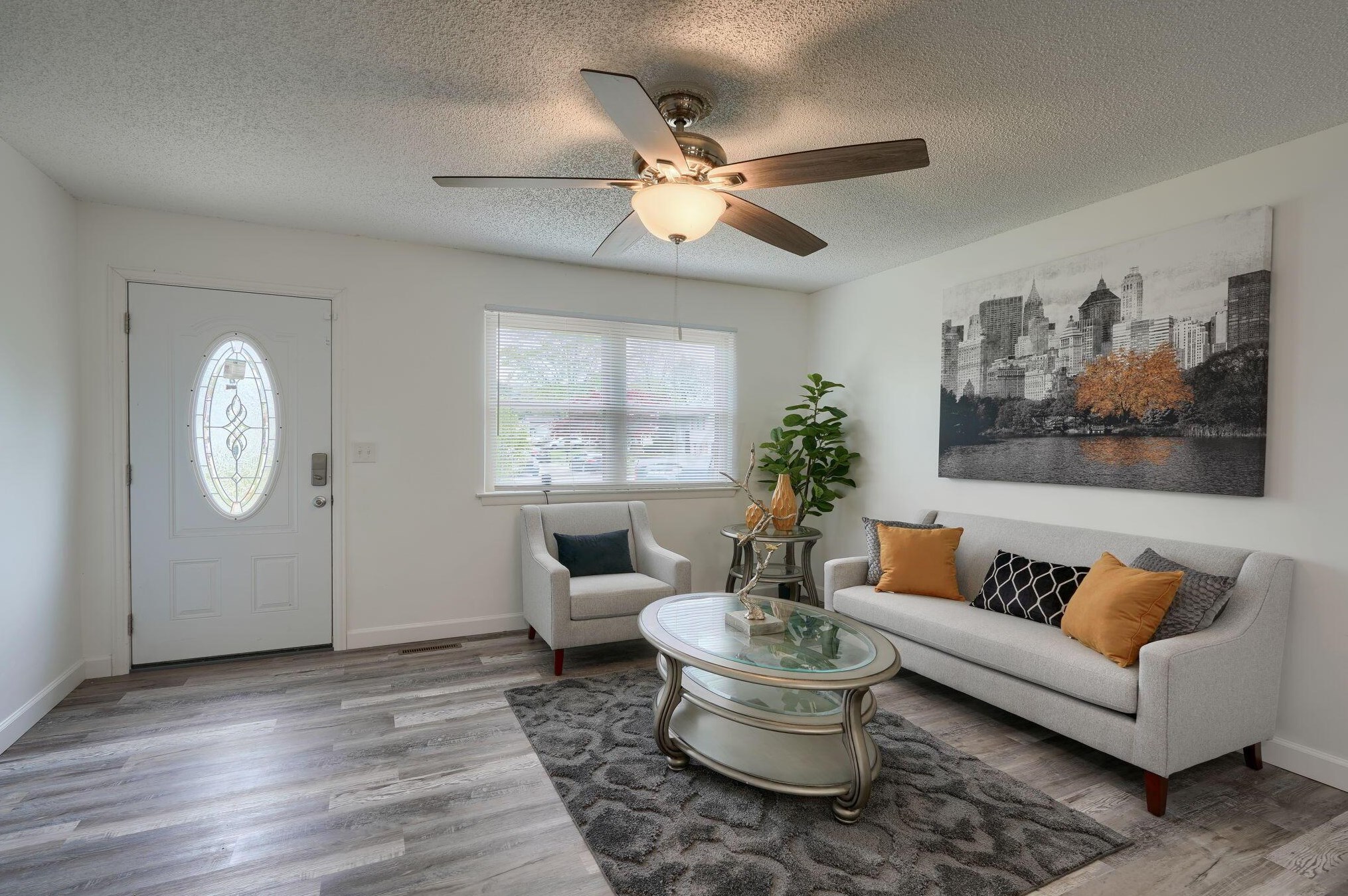 3555 Chantilly St, Columbus OH  43207-3532 exterior