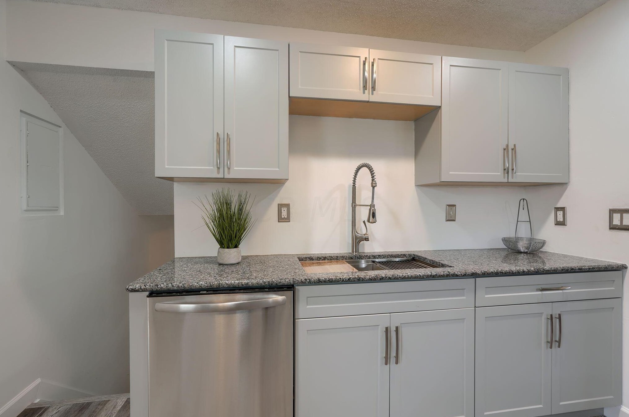 3555 Chantilly St, Columbus OH  43207-3532 exterior