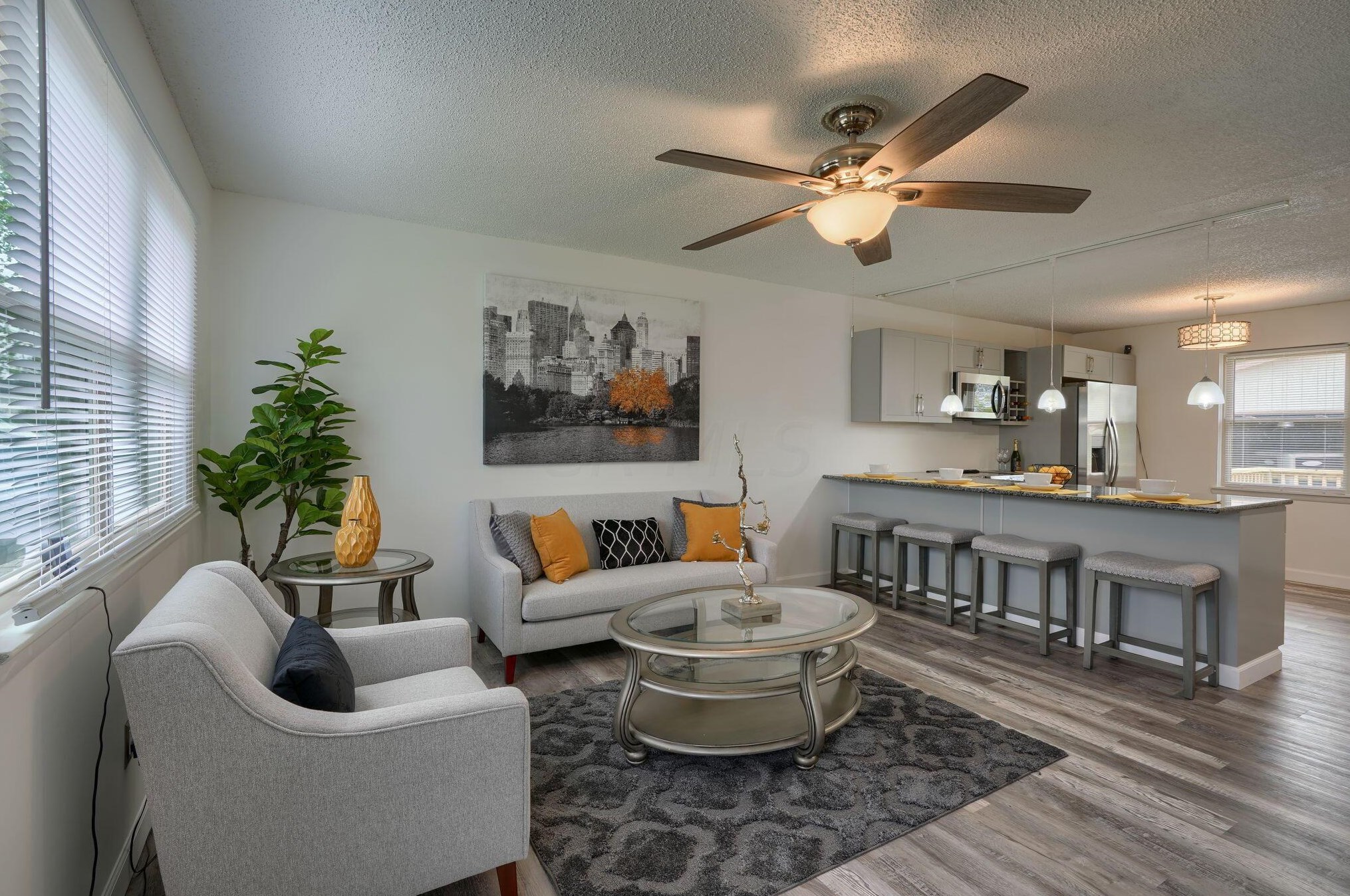 3555 Chantilly St, Columbus OH  43207-3532 exterior