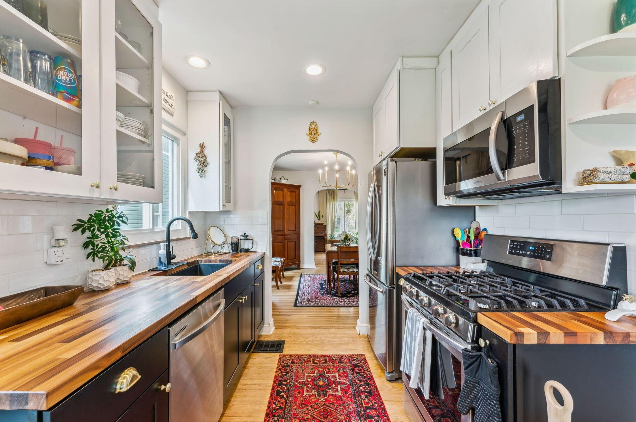 1498 Champion Ave, Columbus OH  43207-1397 exterior