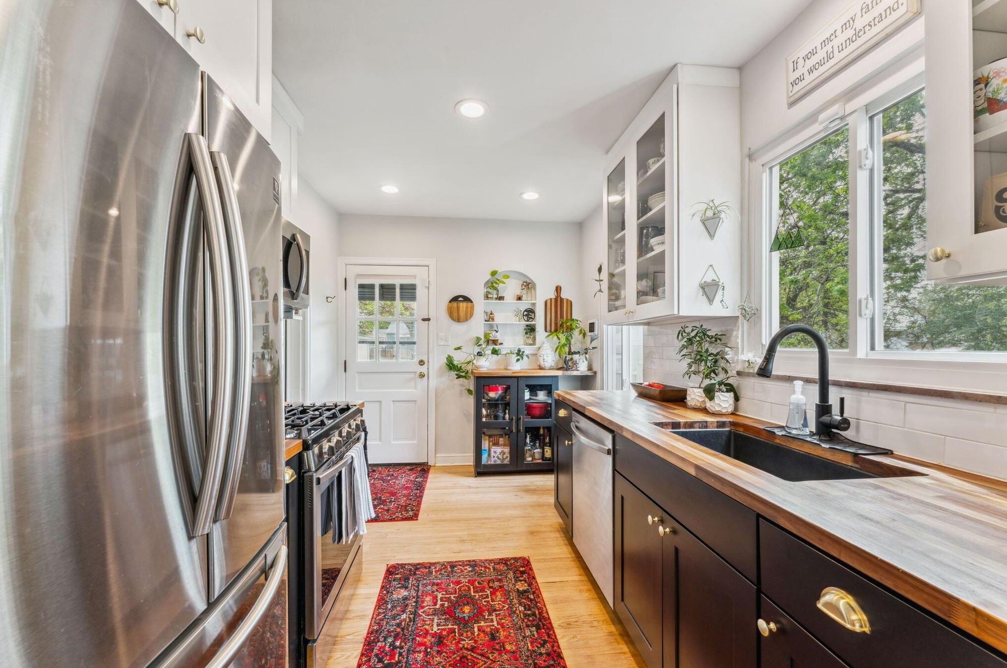 1498 Champion Ave, Columbus OH  43207-1397 exterior