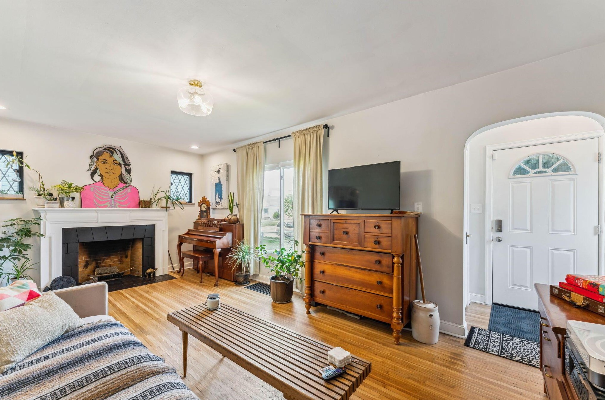 1498 Champion Ave, Columbus OH  43207-1397 exterior