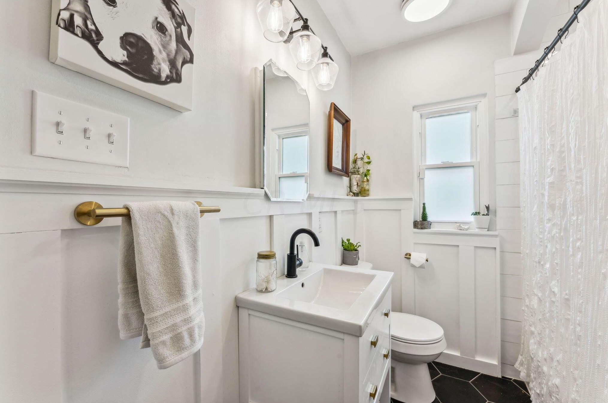 1498 Champion Ave, Columbus OH  43207-1397 exterior