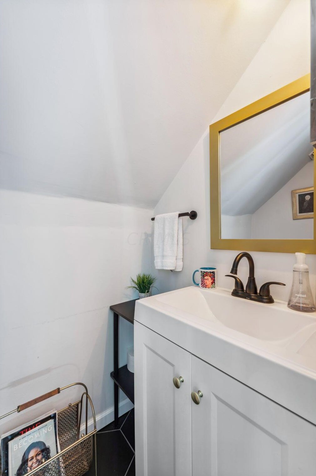 1498 Champion Ave, Columbus OH  43207-1397 exterior