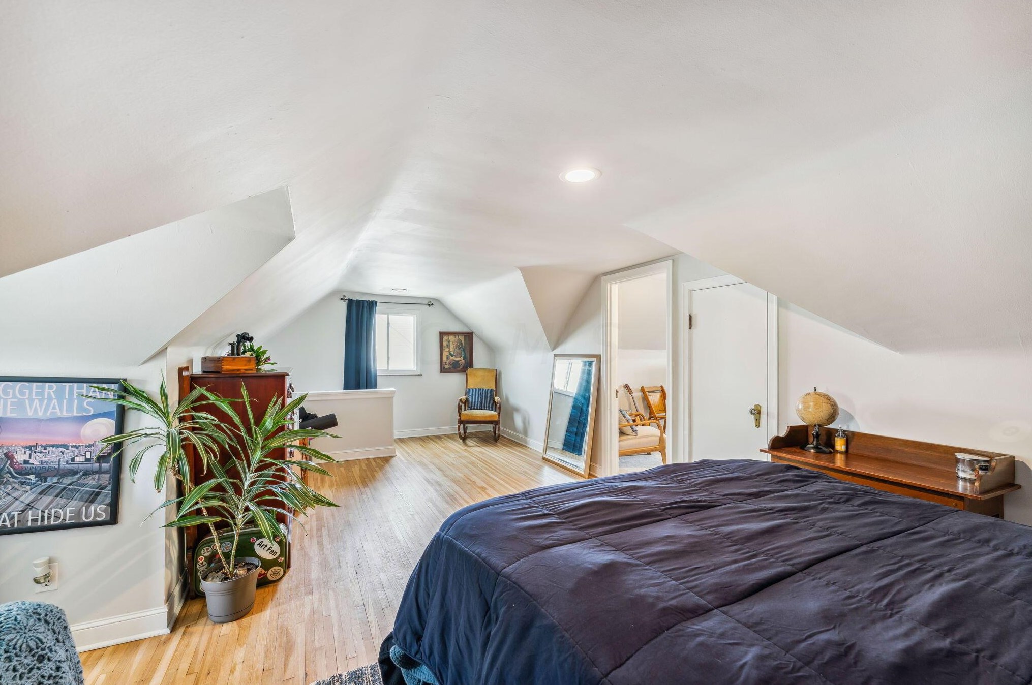 1498 Champion Ave, Columbus OH  43207-1397 exterior