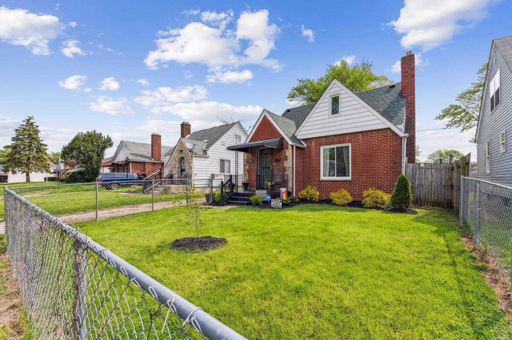 1498 Champion Ave, Columbus OH  43207-1397 exterior