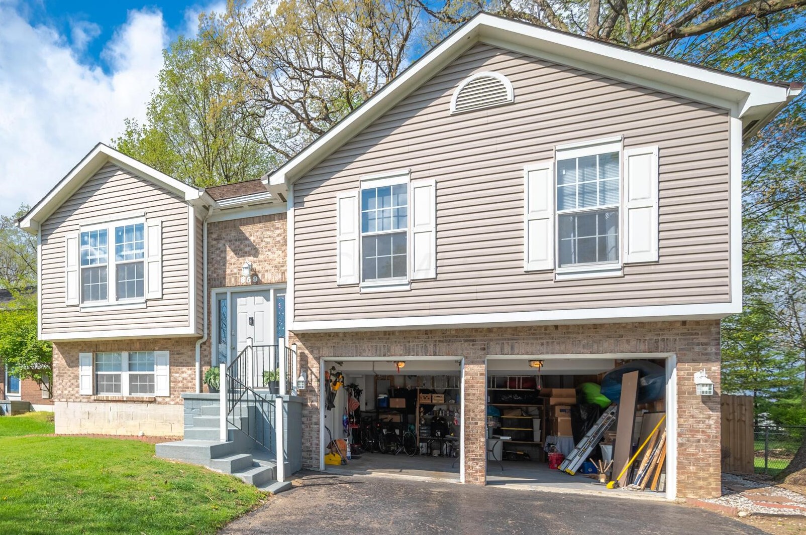 859 Maclam Dr, Columbus OH  43204-1456 exterior