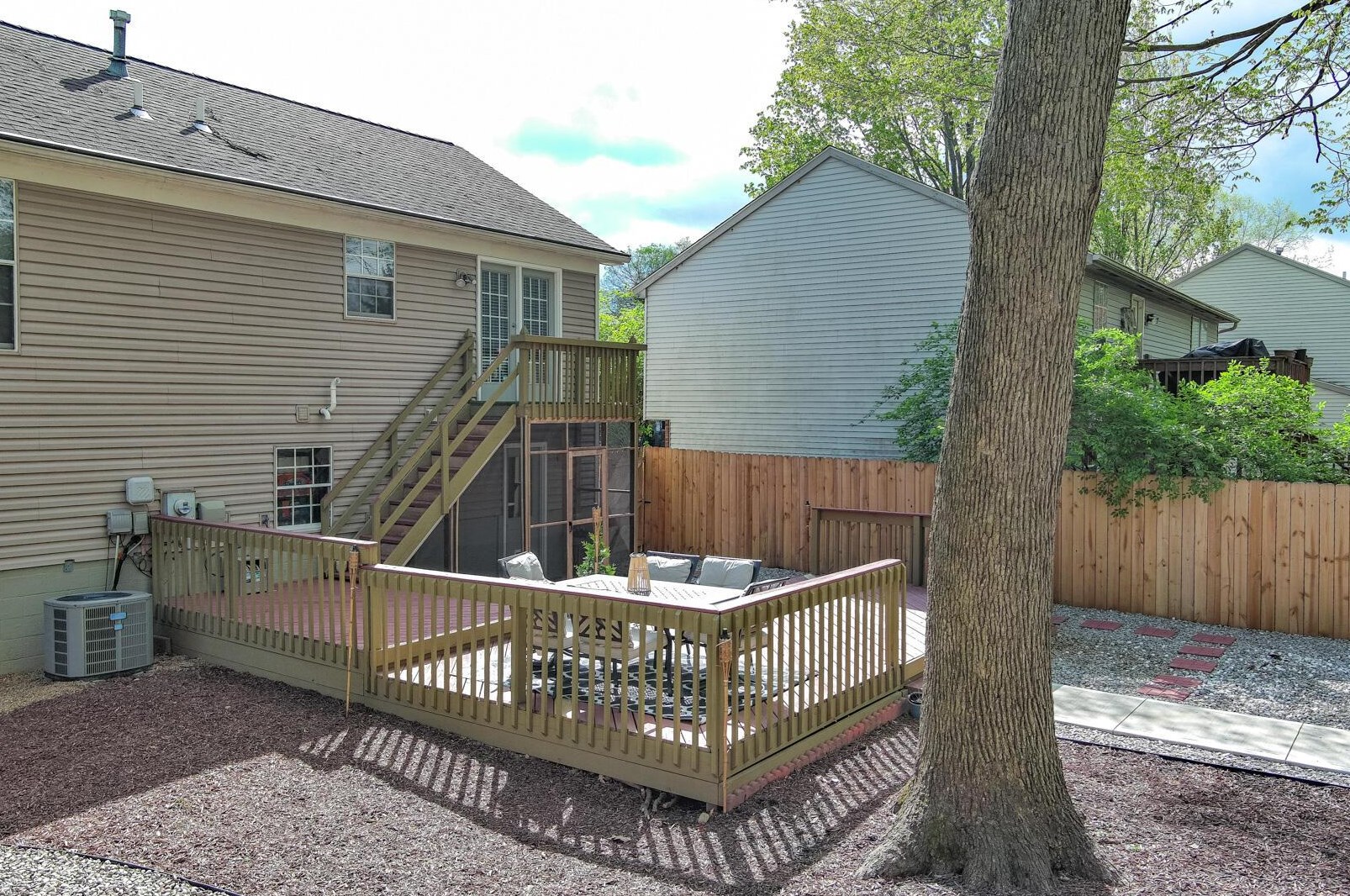 859 Maclam Dr, Columbus OH  43204-1456 exterior