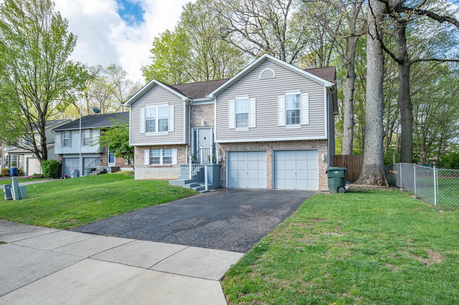 859 Maclam Dr, Columbus OH  43204-1456 exterior