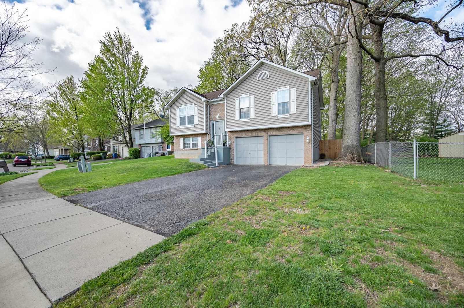 859 Maclam Dr, Columbus OH  43204-1456 exterior