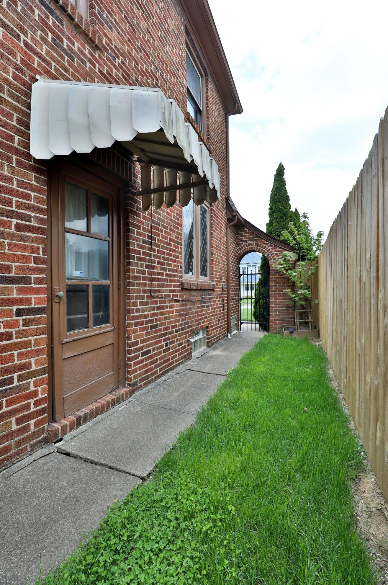 715 Wiltshire Rd, Columbus OH 43204-2336 exterior