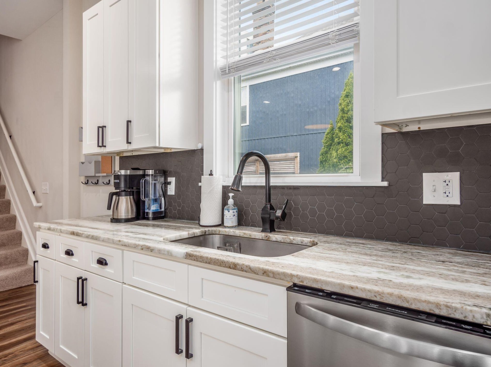 666 Wager St, Columbus OH  43206-1449 exterior