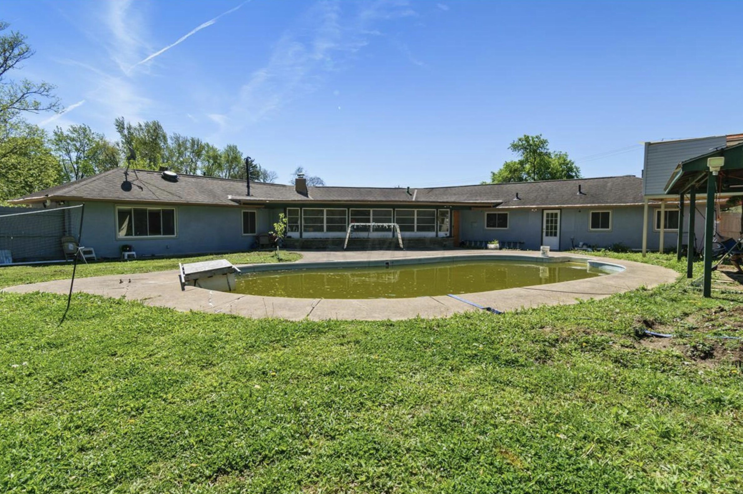 2740 Ferris Rd, Columbus OH 43224-2349 exterior