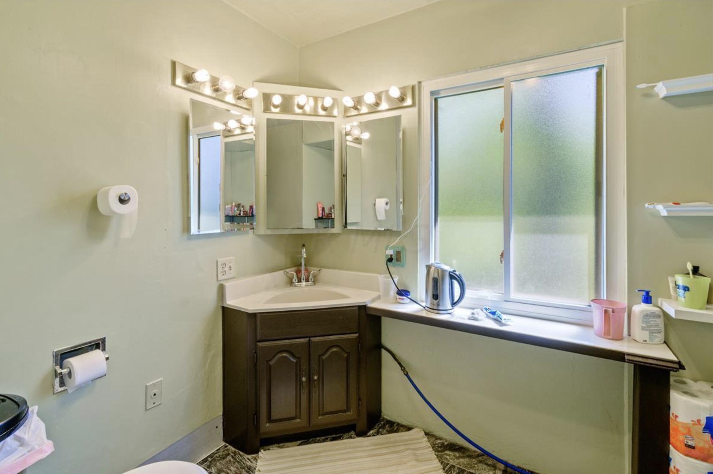 2740 Ferris Rd, Columbus OH 43224-2349 exterior