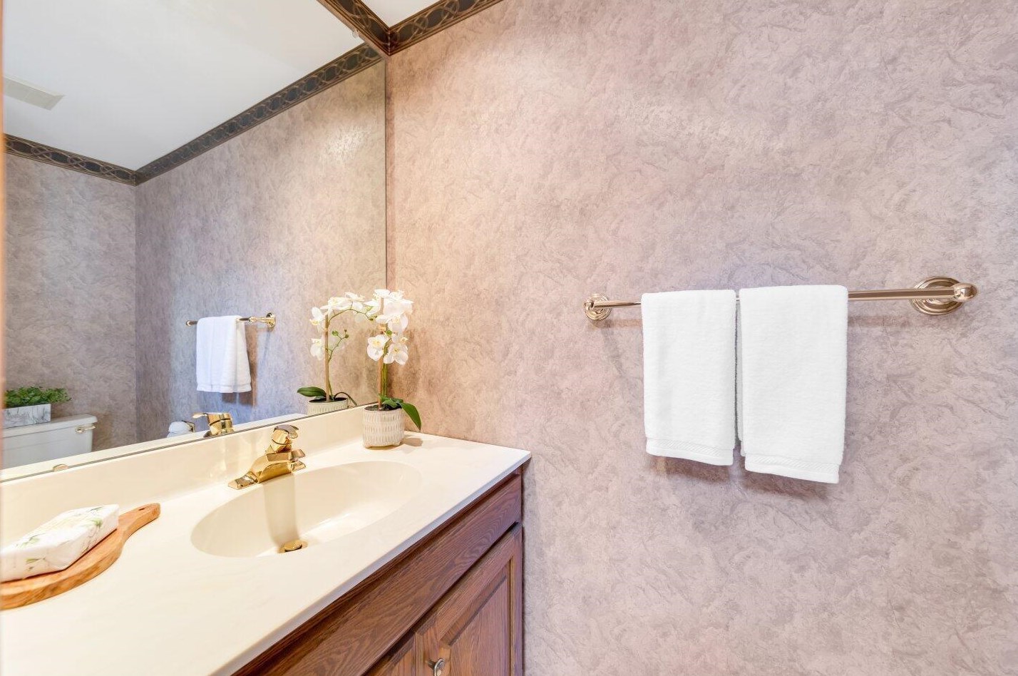 1980 Willow Glen Ln, Columbus OH 43229-1550 exterior