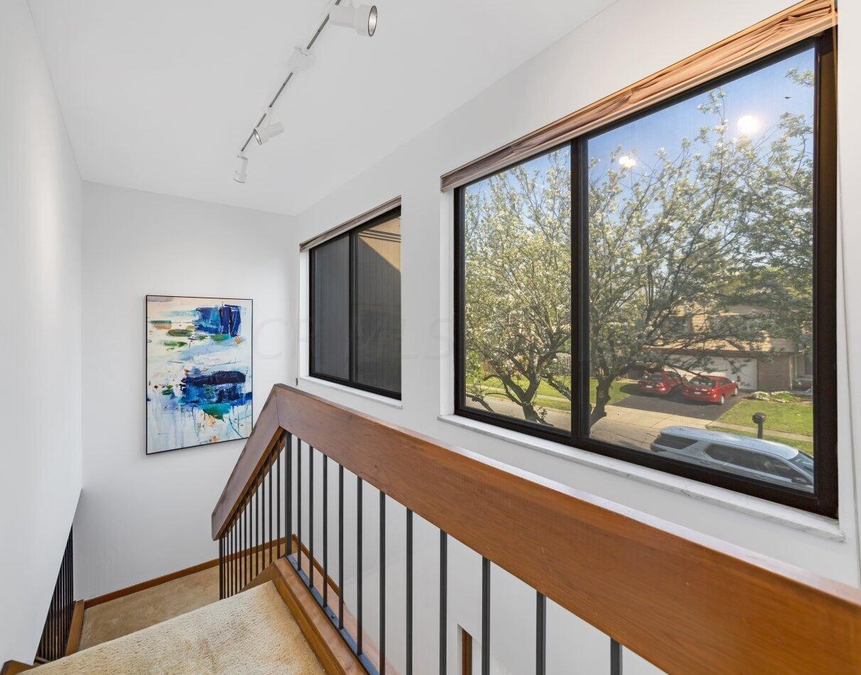 1980 Willow Glen Ln, Columbus OH 43229-1550 exterior