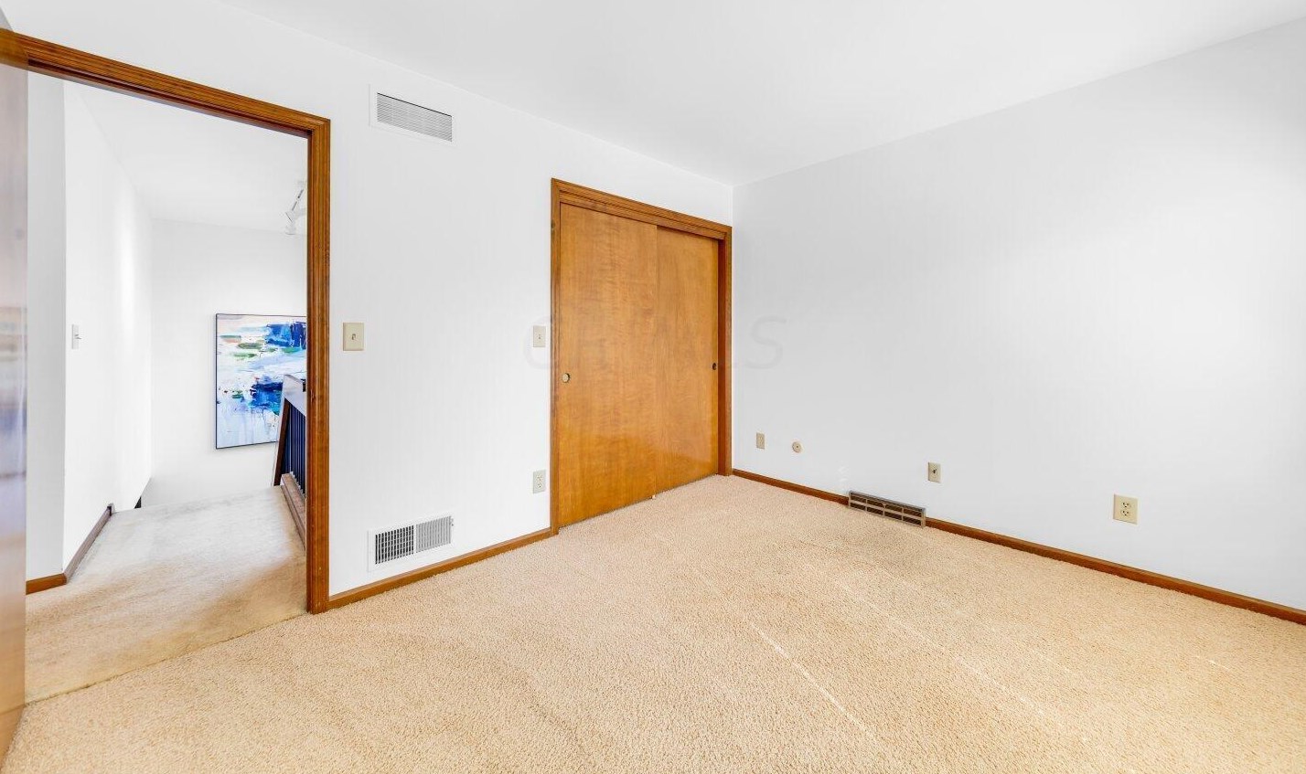 1980 Willow Glen Ln, Columbus OH 43229-1550 exterior