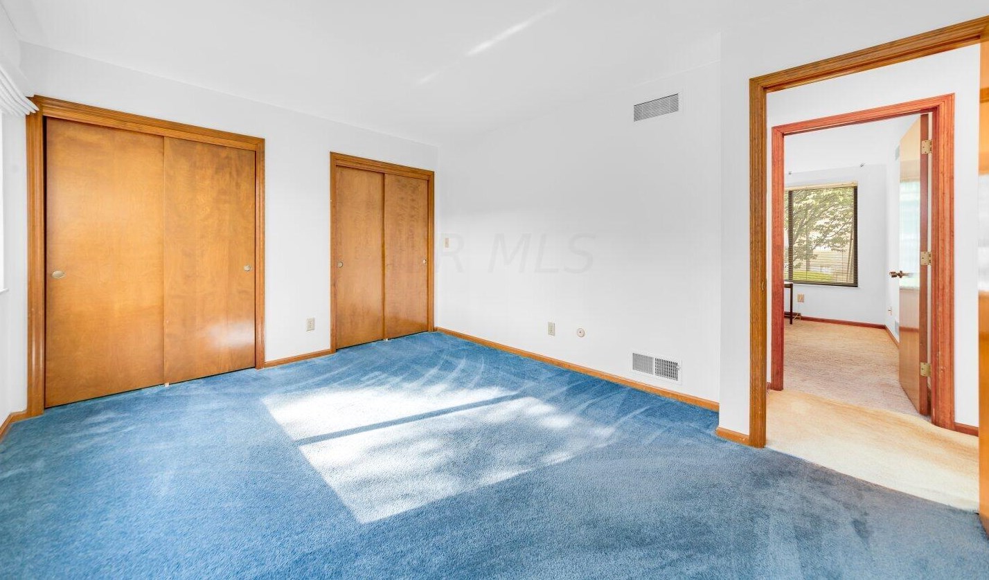 1980 Willow Glen Ln, Columbus OH 43229-1550 exterior