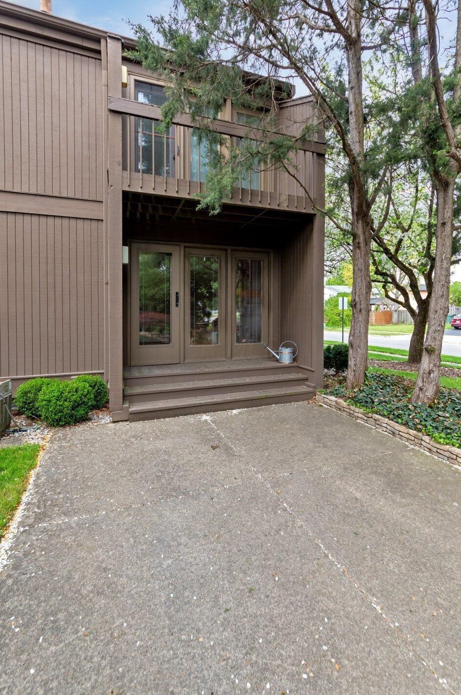 1980 Willow Glen Ln, Columbus OH 43229-1550 exterior