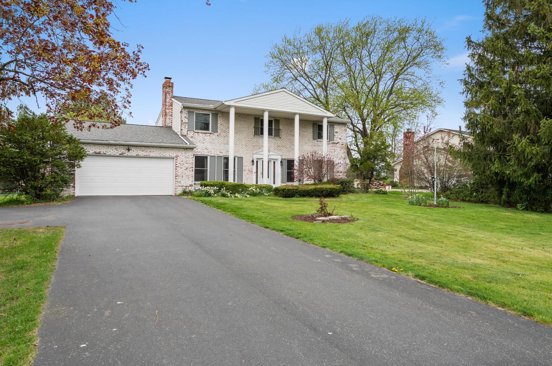 2281 Oakhurst Dr, Delaware OH  43015-9587 exterior