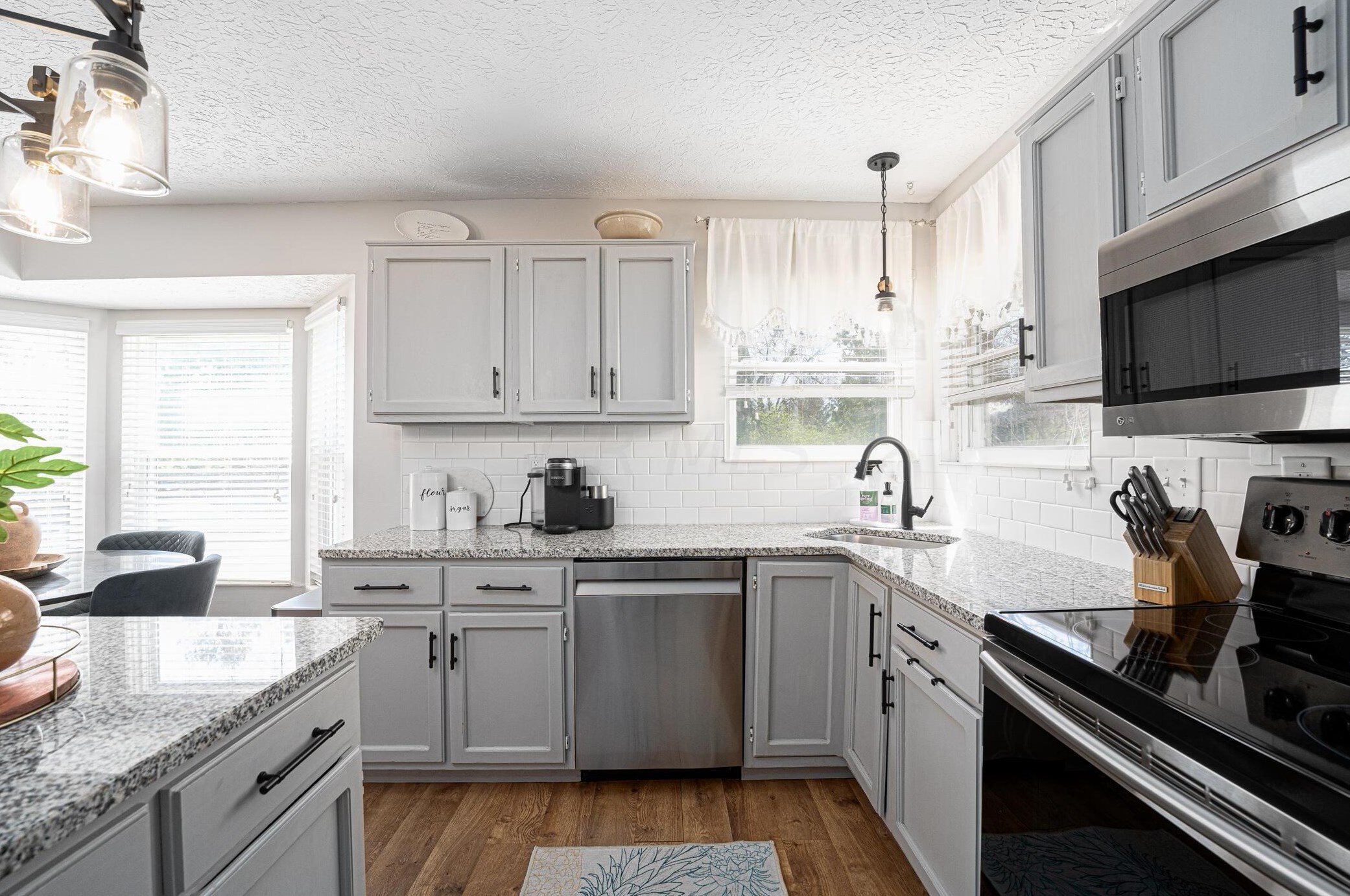 1857 Weather Stone Ln, Columbus OH  43235-1987 exterior