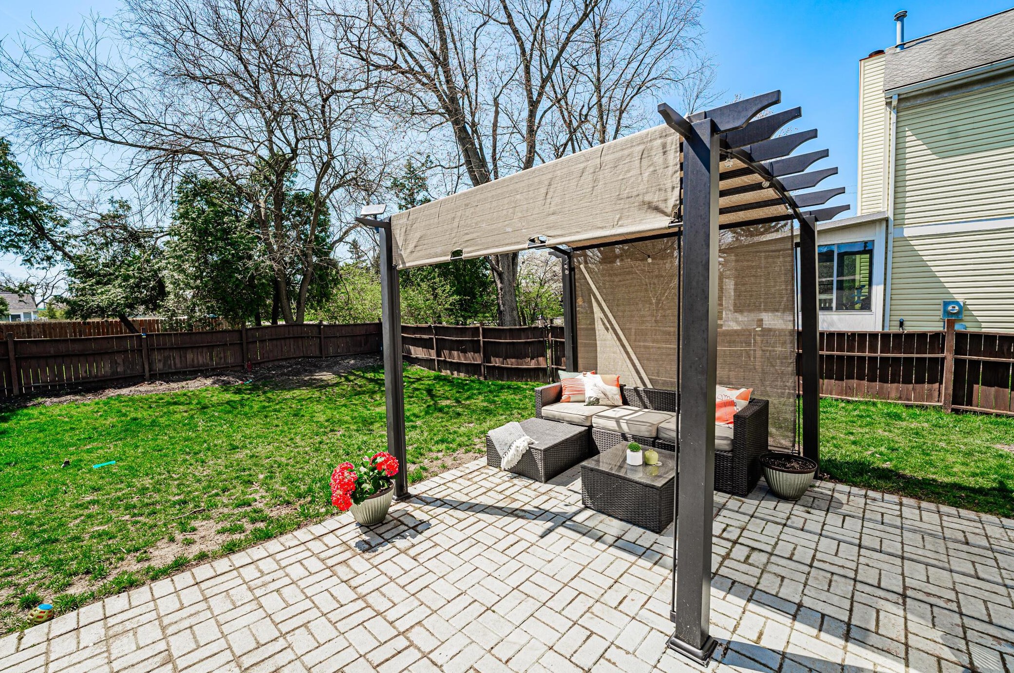 1857 Weather Stone Ln, Columbus OH  43235-1987 exterior