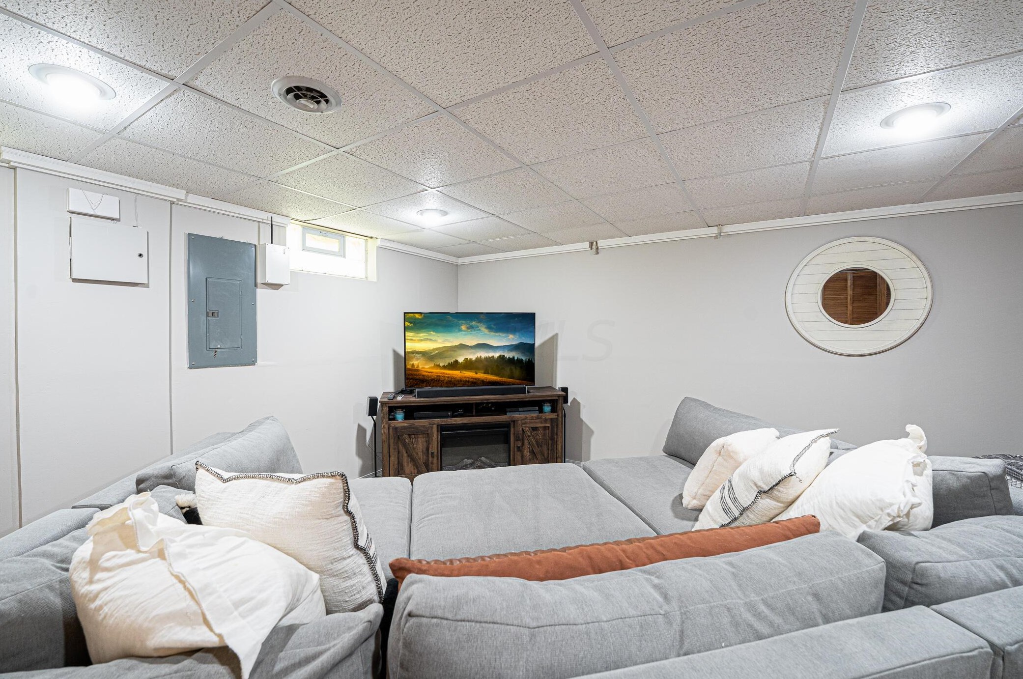 1857 Weather Stone Ln, Columbus OH  43235-1987 exterior