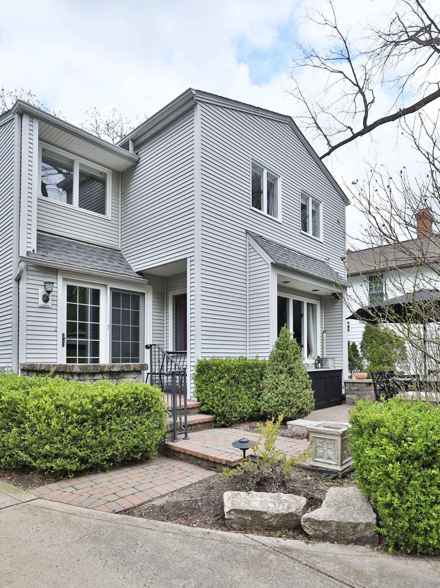 694 Hartford St, Columbus OH  43085-4122 exterior