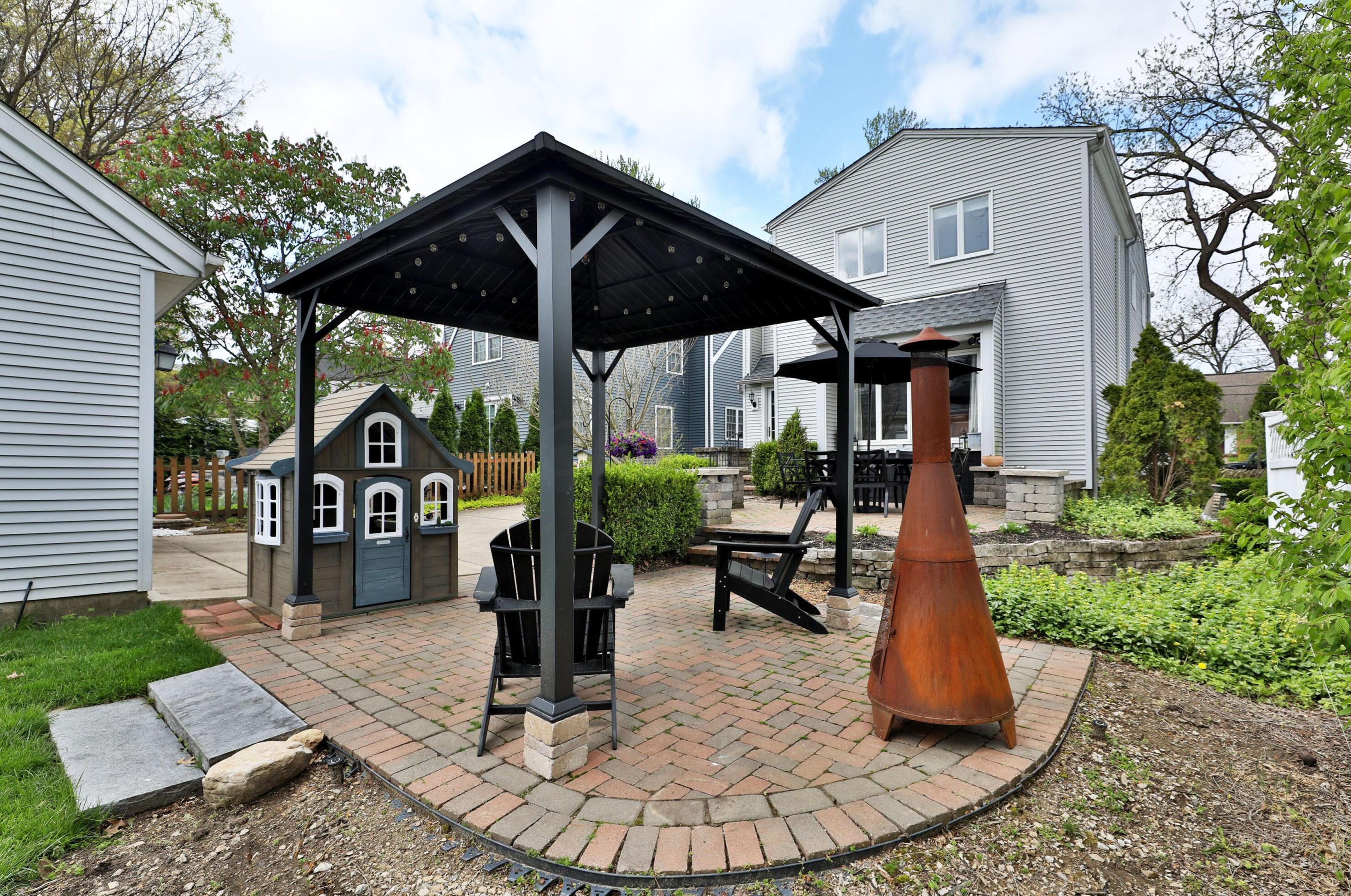 694 Hartford St, Columbus OH  43085-4122 exterior