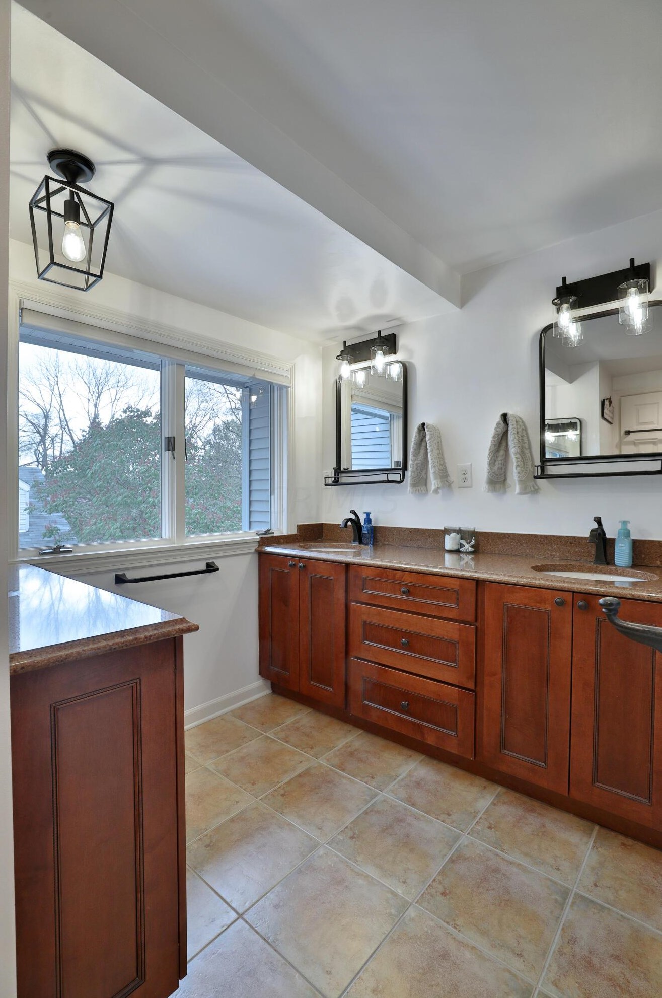 694 Hartford St, Columbus OH  43085-4122 exterior